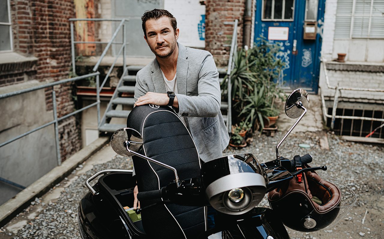 Wechseln eines Akkus bei einem Kumpan Roller